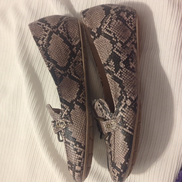 Baretraps Snake Print Flat Loafers - Picture 3 of 9